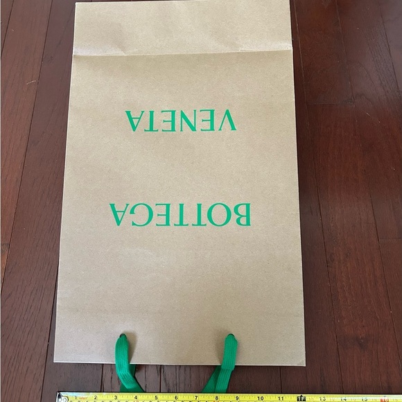 Authentic Bottega Veneta extra large paper shopping bag w/ green cloth handle - Picture 7 of 7